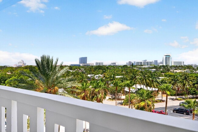 Building Photo - 2000 S Ocean Dr