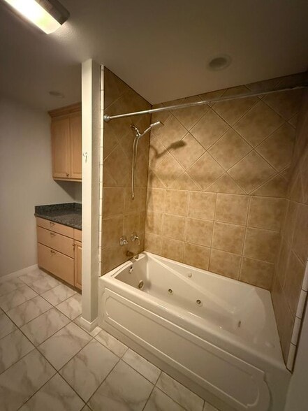 Building Photo - 1279 Clayford Ave