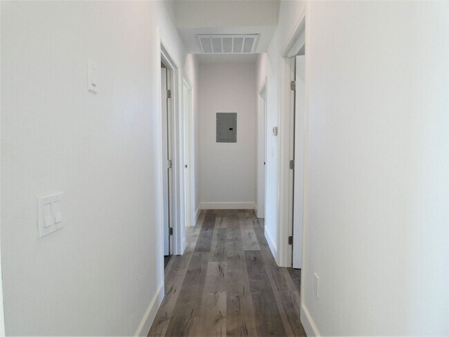 Building Photo - 1628 S La Brea Ave