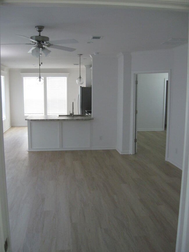 Building Photo - 43 Orange Blossom St