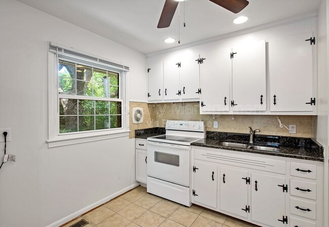 Building Photo - 200 N Grove Ave