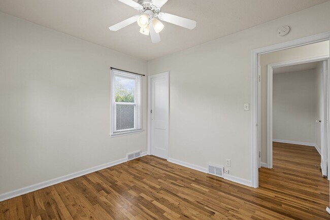 Building Photo - Cozy 3-Bedroom Ranch with Garage in Charmi...