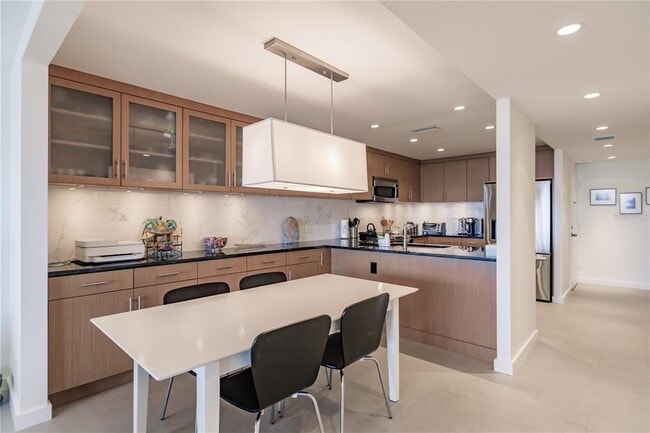 Building Photo - 1255 E Peppertree Dr