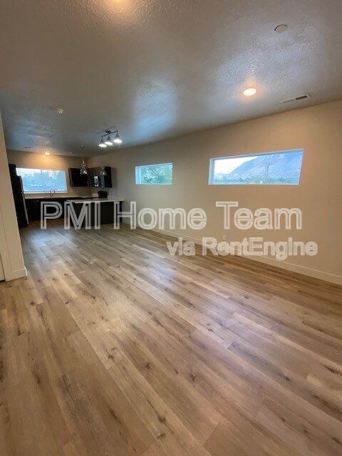 Building Photo - 2874 Kiesel Ave