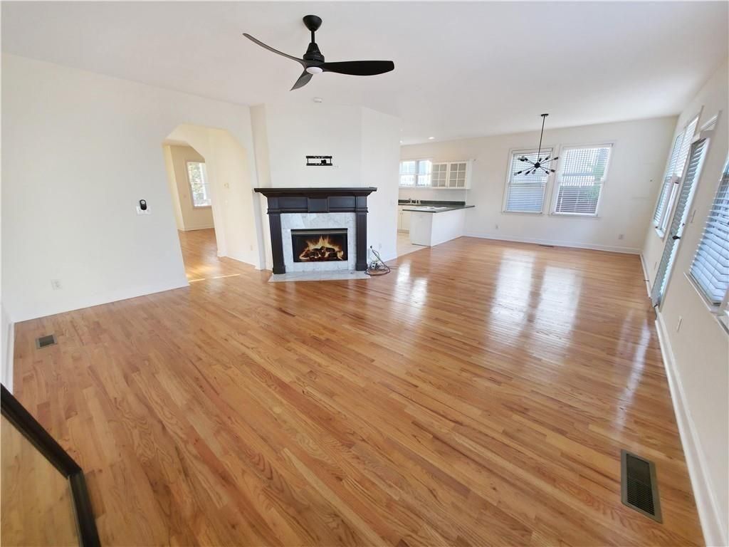 Building Photo - 136 Crumley St SE