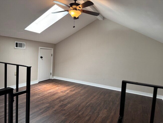 Building Photo - 15261 Jones Creek Village Ave