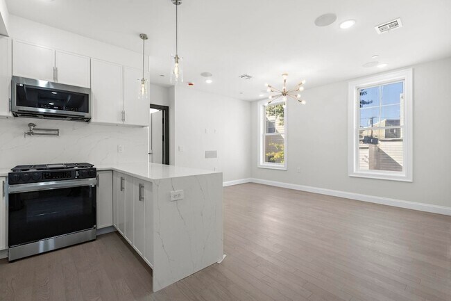Building Photo - 131 Clifton Pl