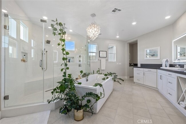 Building Photo - 70 Ray