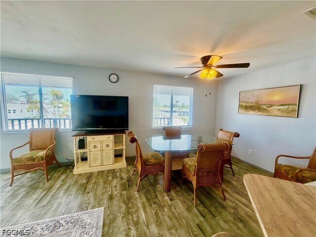 Building Photo - 200 Mid Island Dr