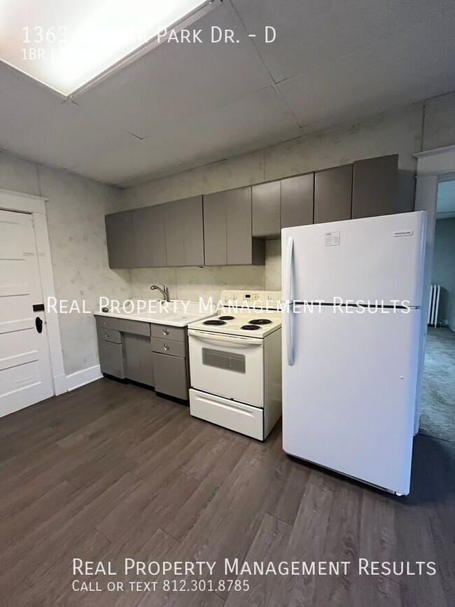 Building Photo - 1 Bedroom, 1 Bath Apartment Overlooking He...