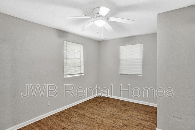 Building Photo - 1491 W 5th St
