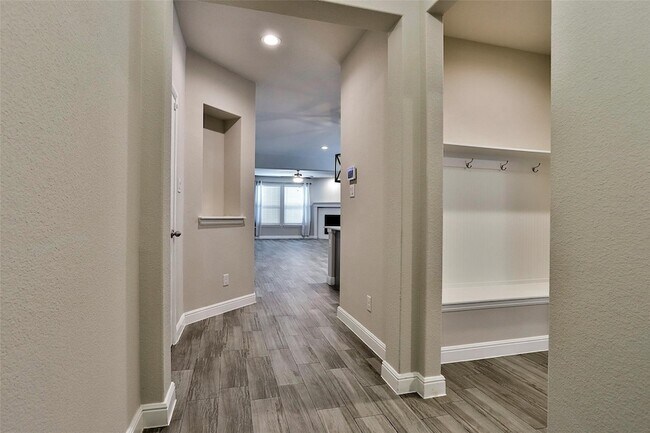 Building Photo - 2325 Shorthorn Dr