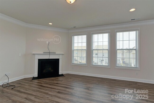 Building Photo - 2015 Saddlebred Dr