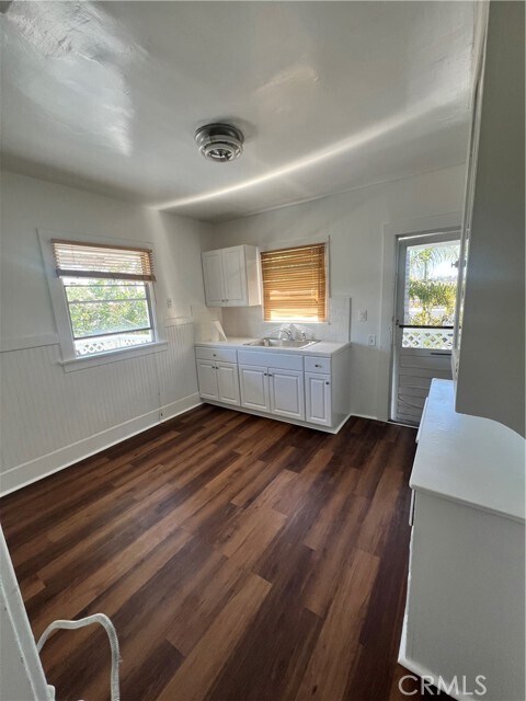 Building Photo - 425 S Cabrillo Ave