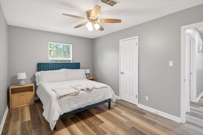 Building Photo - 2420 Haddington Rd