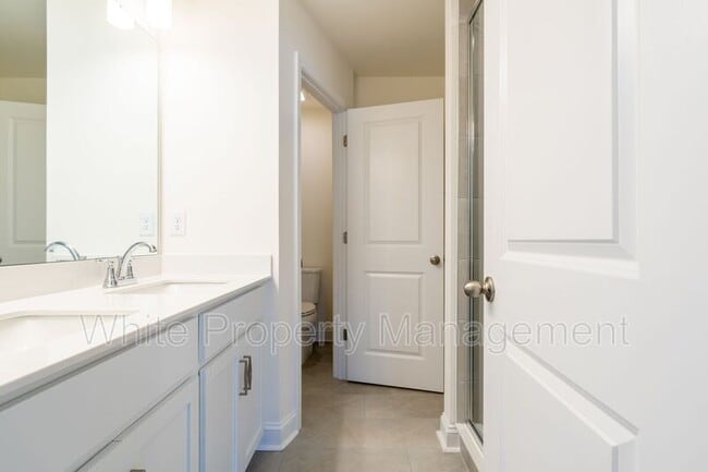 Building Photo - 1556 Cedar Tree Dr