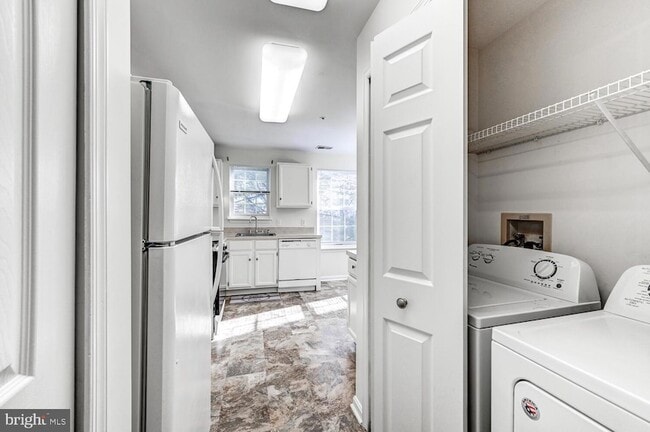 Building Photo - 1301 Sheridan Pl