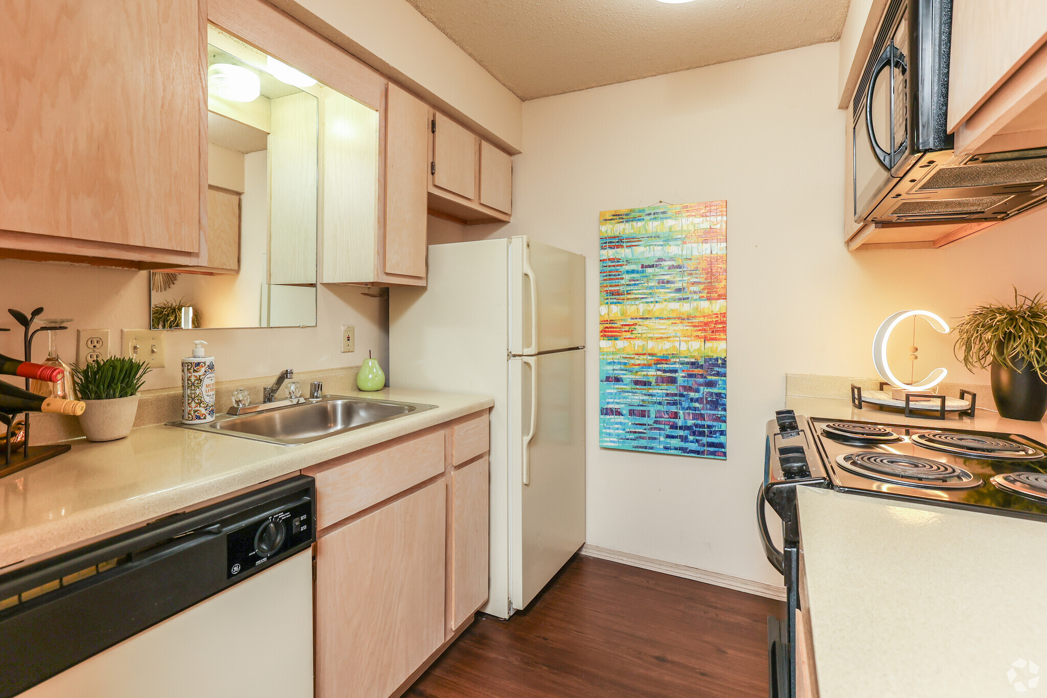 1BR, 1BA - 556 SF - Kitchen - The Greens at Owasso I/II