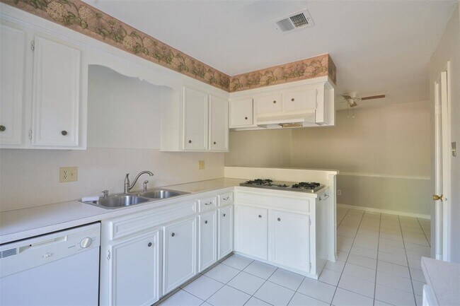 Building Photo - 3938 Forest Bluff Dr