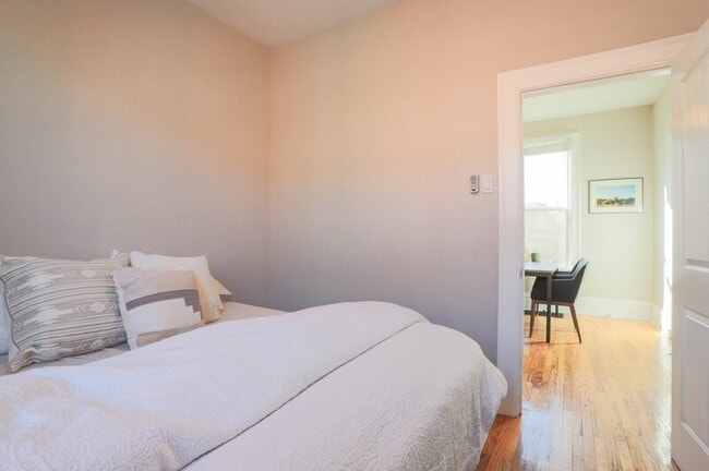 Building Photo - 2220 W 31st Ave