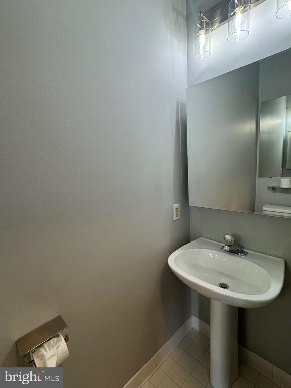 Building Photo - 1716 Lake Shore Crest Dr