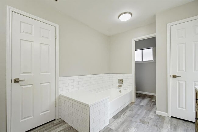 Building Photo - 14926 Eminence