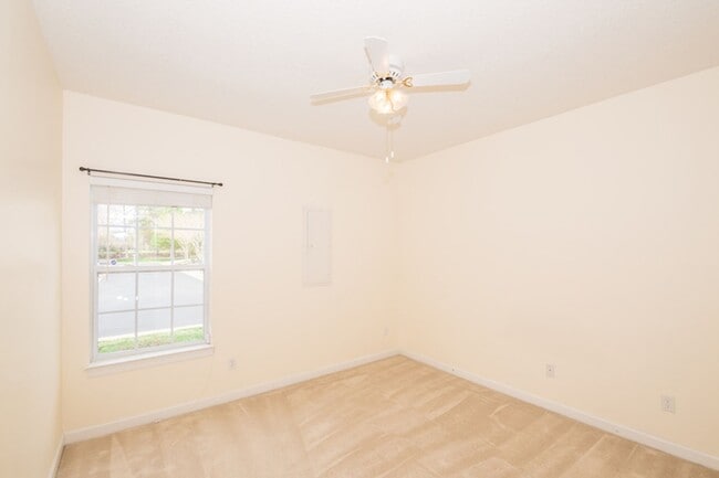 Building Photo - Beautiful Condo in Virginia Beach