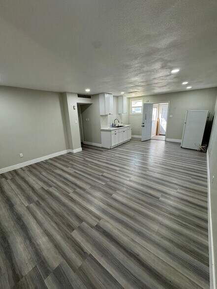 Building Photo - 251 Juniper St