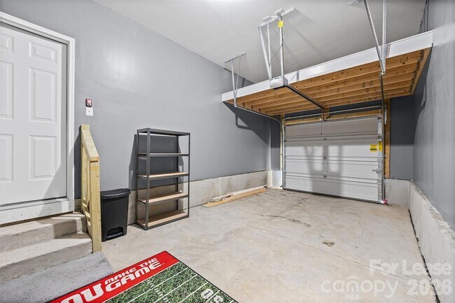 Building Photo - 512 Station St