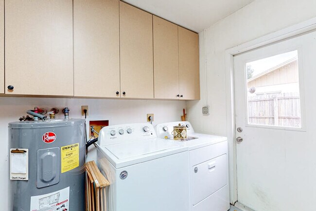 Building Photo - 5887 Whistlewood Cir