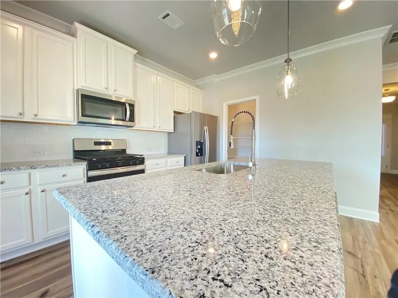 Building Photo - 384 Sterling Creek Way