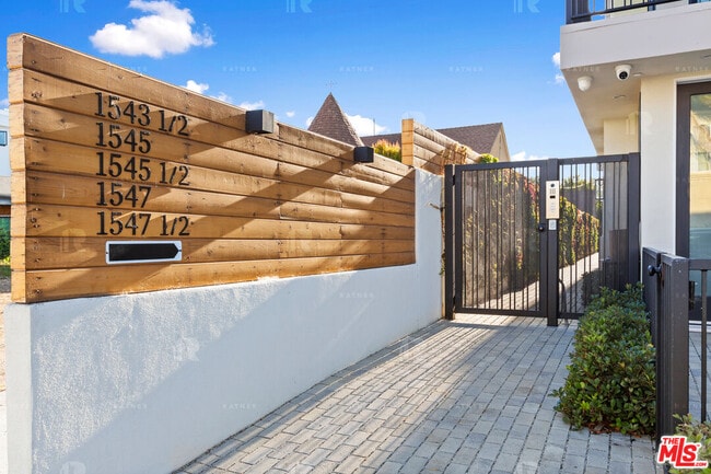 Building Photo - 1541 1/2 Hi Point St