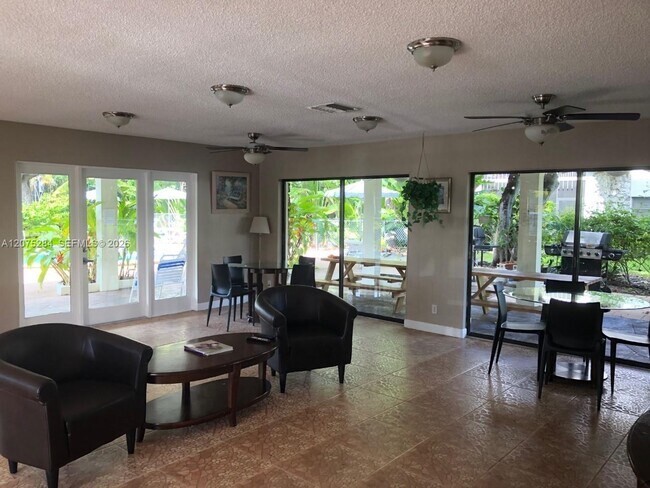 Building Photo - 3101 Oakland Shores Dr