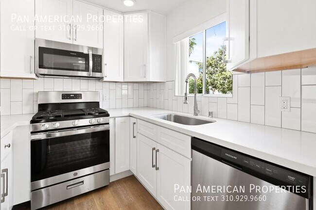 Building Photo - 10380 Almayo Ave