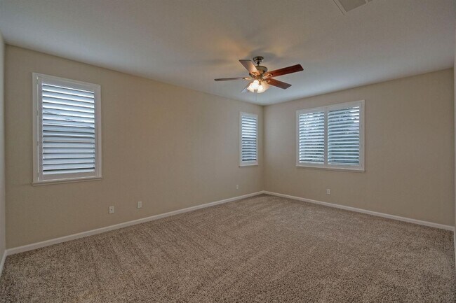 Building Photo - 4 Bedroom, 3 Bath - 3 Car Garage - Gorgeous!!!