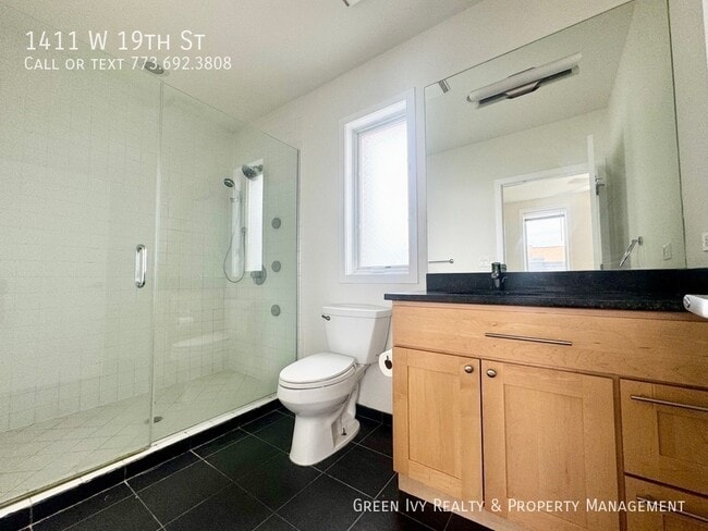 Building Photo - 1411 W 19th St