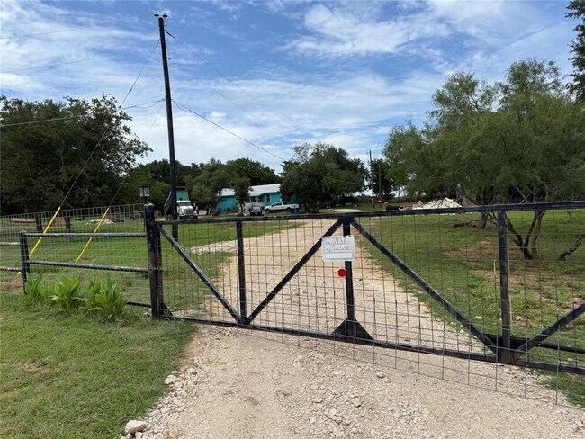 Building Photo - 968 Red Town Rd