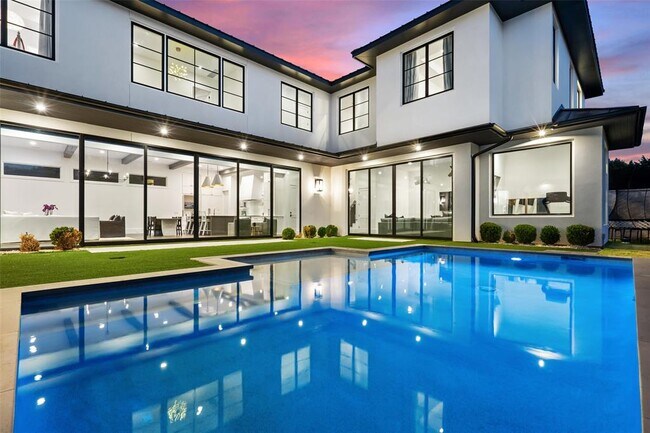 Building Photo - 13000 Little Barton Ln