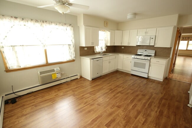 Building Photo - 5501 N Mango Ave