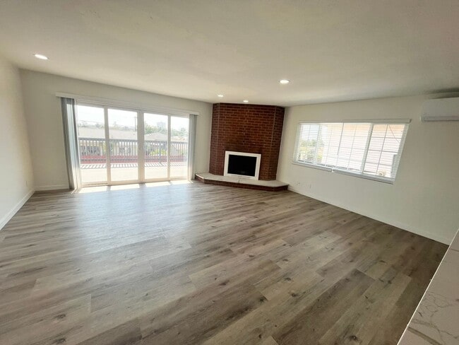 Building Photo - Modern 3-Bedroom Townhome in Chula Vista –...