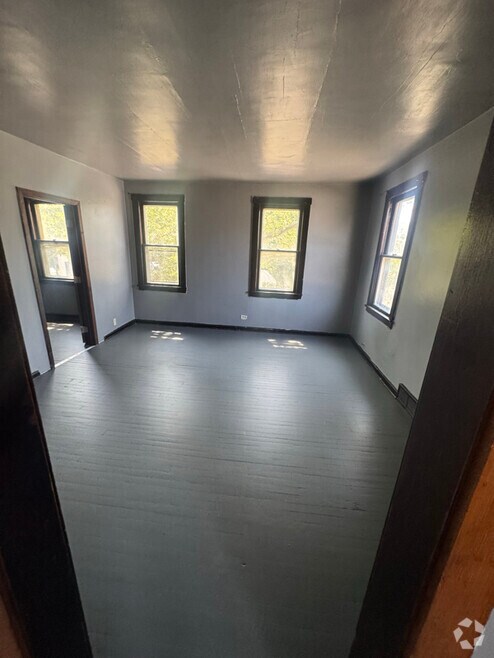 Building Photo - 1065 E 66th St