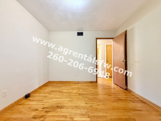 Building Photo - 3 bedroom House