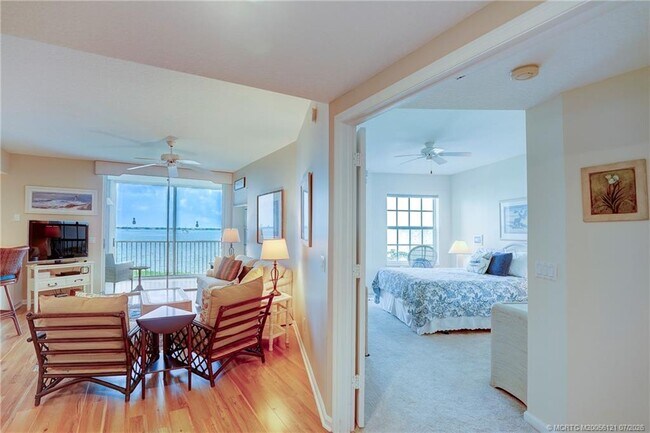 Building Photo - 5750 NE Island Cove Way
