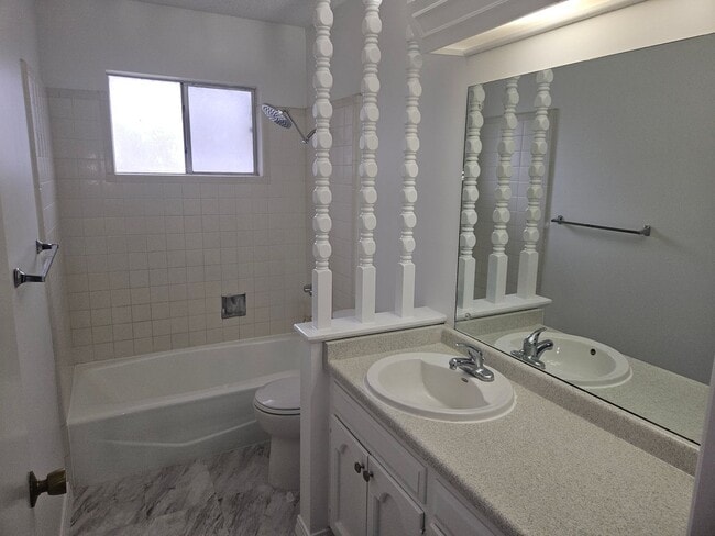 Building Photo - 2/2 Duplex in Leon Valley