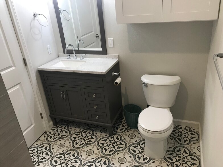 Building Photo - 430 E Bixby Rd