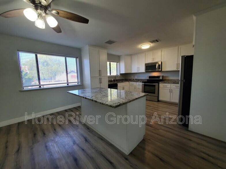 Building Photo - 4023 N 80th Dr