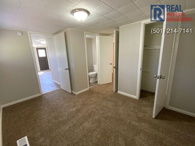 Building Photo - 5210 wood-