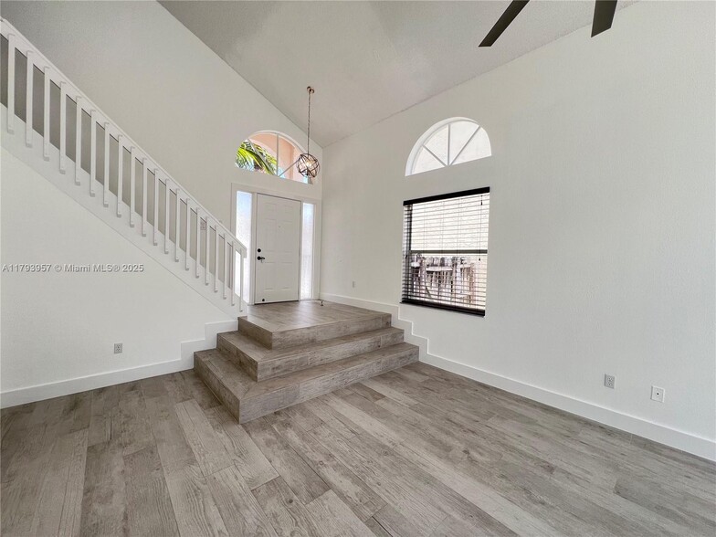 Building Photo - 725 NW 156th Ave