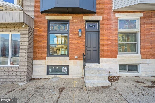 Building Photo - 740 S Linwood Ave
