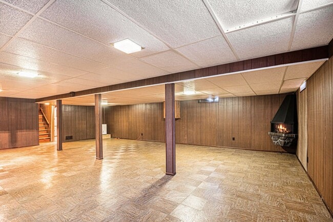 Building Photo - Penn Schools!  Remodeled Granger home-Lawn...